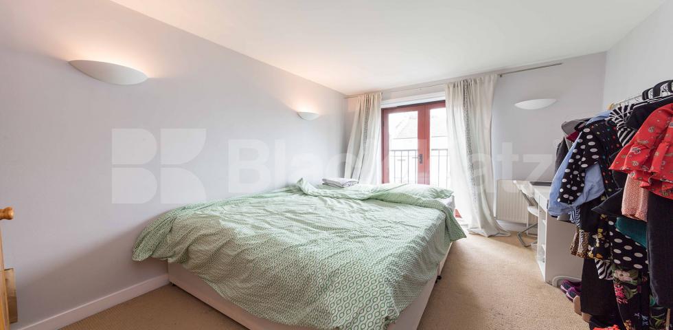 			TWO BED , TWO BATH MINUTES TO TUBE!, 2 Bedroom, 1 bath, 1 reception Flat			 Aran Mews, CALEDONIAN ROAD-BARNSBURY
